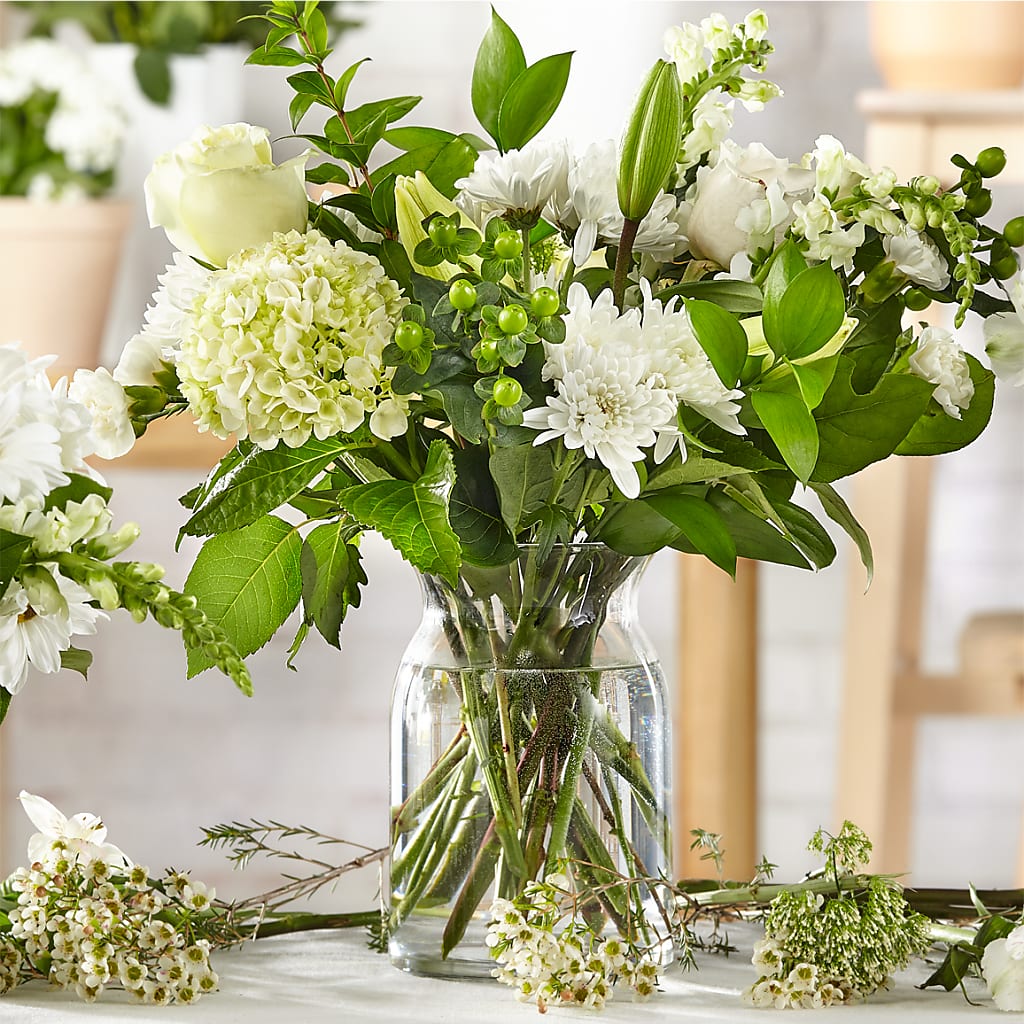 Classic Ivory – A Florist Original – Parkside Flowers, Rockwell City IA