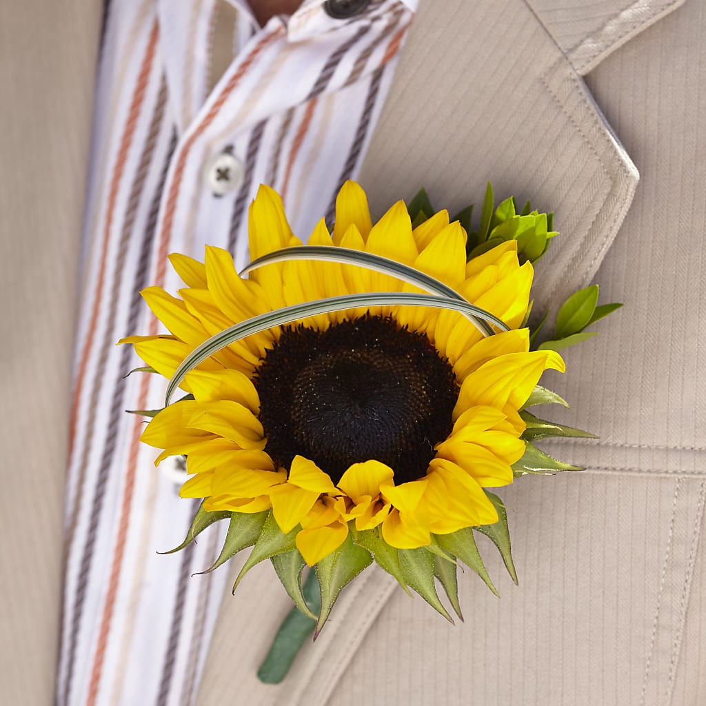 Free Spirit Boutonniere – Parkside Flowers, Rockwell City IA
